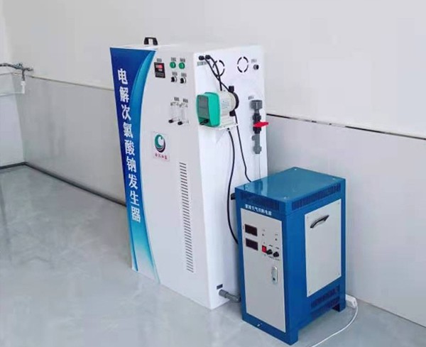 甘肅省平?jīng)鍪袥艽h水利局采用我司100克次氯酸鈉發(fā)生器進(jìn)行自來(lái)水消毒處理，處理過(guò)的水質(zhì)達(dá)標(biāo)，并投入正常使用。